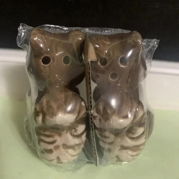 NEW Woodlands Squirrel Crush Table Decor Salt & Pepper Shaker Set - Picture 3 of 5